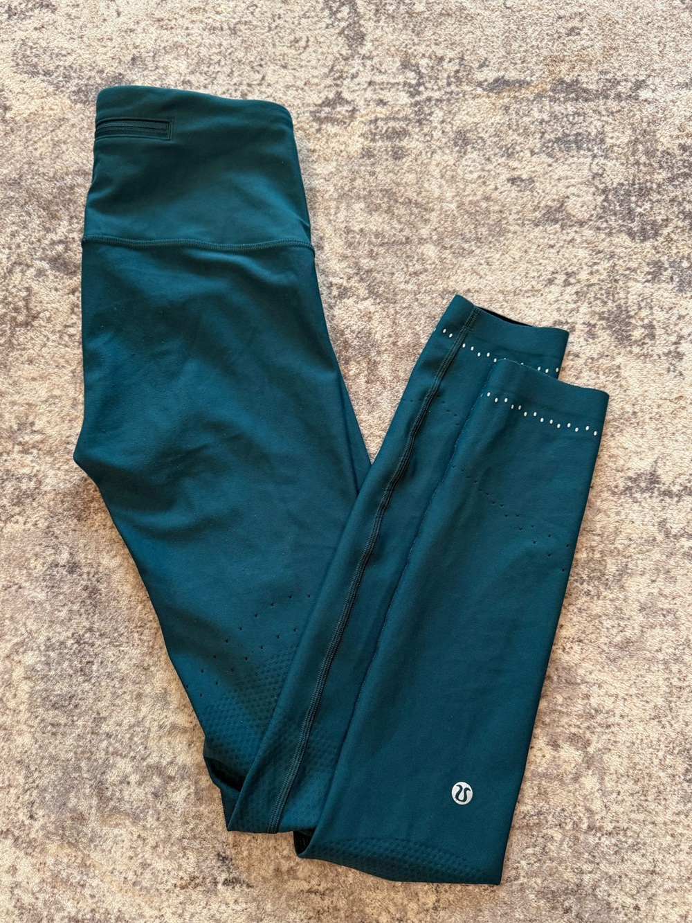 Lululemon Zoned In Tight Night Diver Size 4 | Seam Flaw